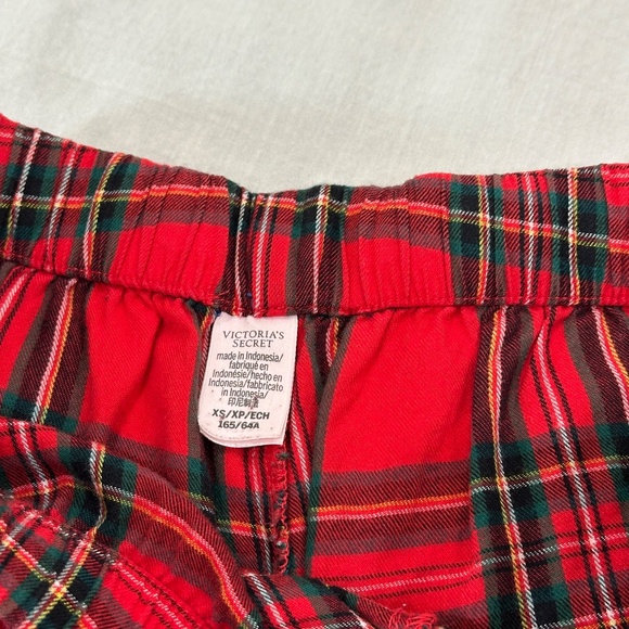 VICTORIA'S SECRET PLAID PAJAMA SET - Picture 8 of 11